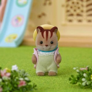 Sylvanian Families Baby Walnoot Eekhoorn 5406 in het gras