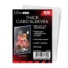 074427813802 Thick Card Sleeves - 100 pcs zijn ontworpen om dikkere kaarten in te bewaren.